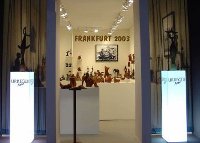 Eine weitere unserer Skulpturenausstellungen auf der Frankfurter Kunstgalerie-Messe, limitierte Editionen von Bronzeskulpturen von Künstlern wie Miguel Guía.